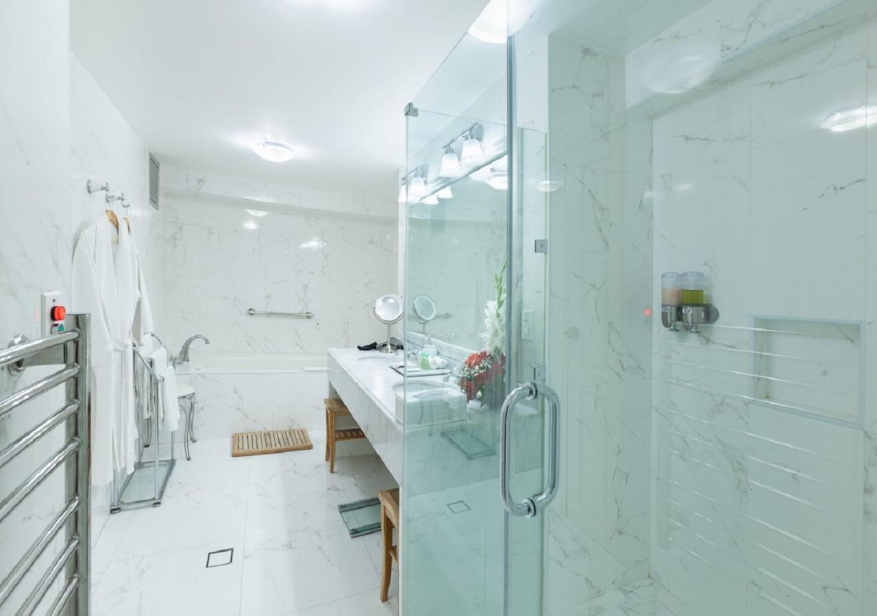 Suite Spa Bath,1405497482:JPEG